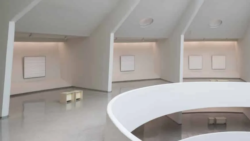 installation-srgm-agnes-martin-ph015